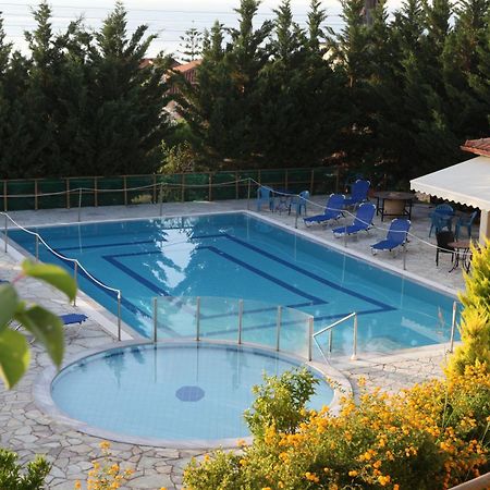 Il Villaggio Chrani Exteriör bild